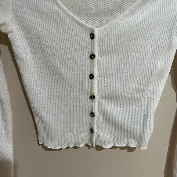 White Button-Up Ribbed Top - Picture 4 of 5